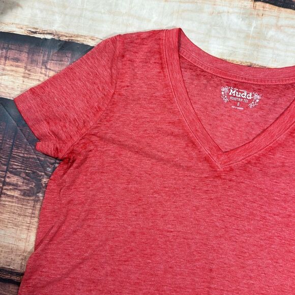 $5 SALE Mudd Roadtrip Tee Red V Neck T Shirt - Picture 3 of 6